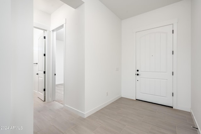 entryway featuring baseboards