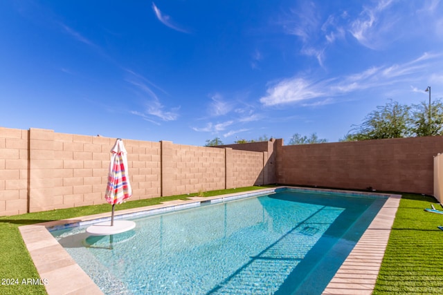 view of swimming pool