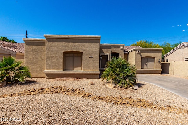 870 E Megan St, Gilbert, AZ 85295 - adobe home featuring stucco siding