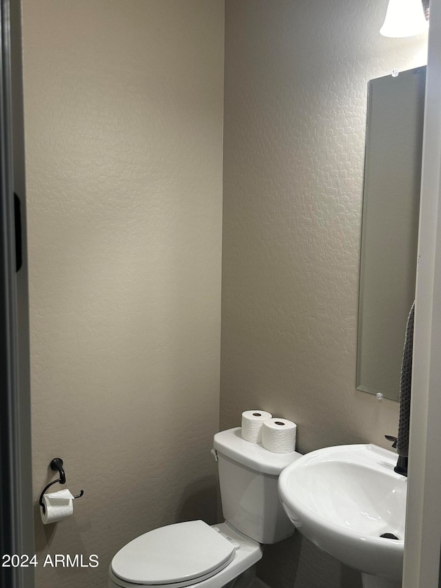 bathroom featuring toilet and sink