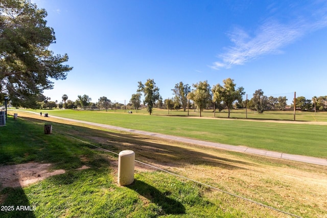 view of property's community featuring a lawn