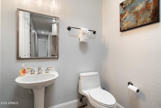 bathroom featuring toilet and sink