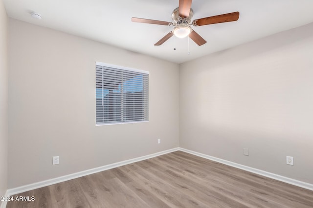 empty room featuring light hardwood / wood-style floors and ceiling fan