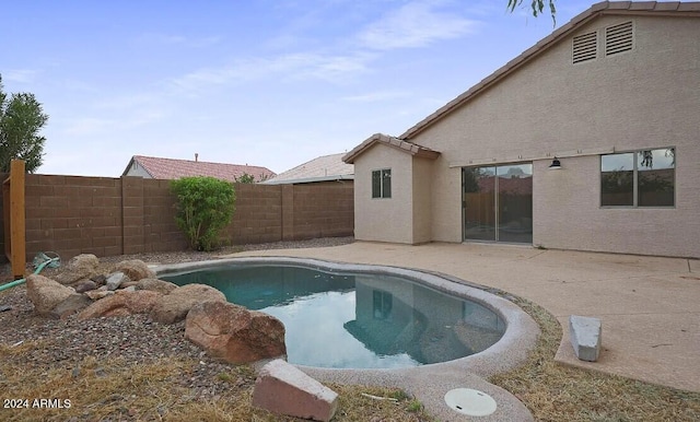 view of swimming pool featuring a patio