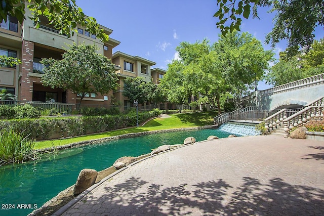 view of swimming pool