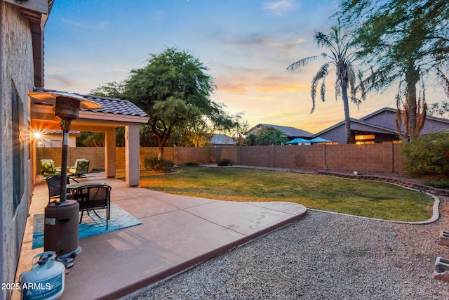 300 W Cardinal Way, Chandler, AZ 85286 - view of yard featuring a patio