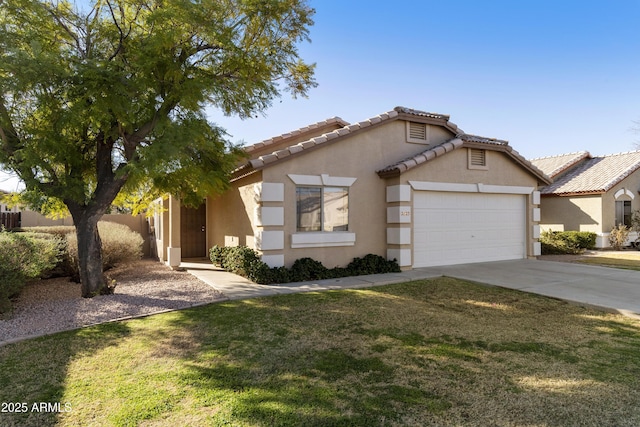 view of front of home featuring a front yard