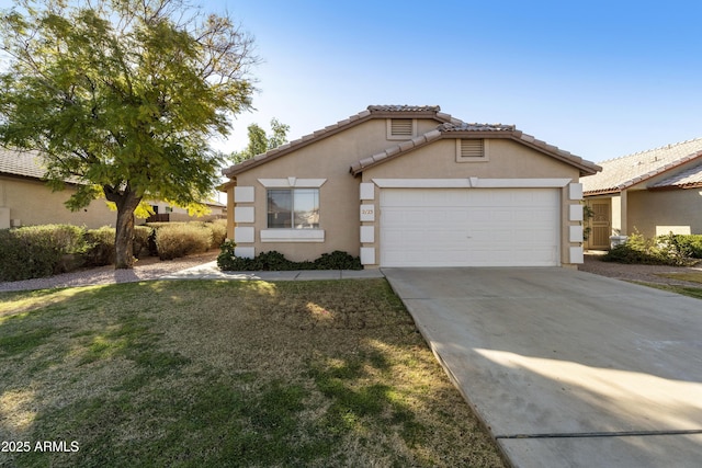 view of front of house featuring a front lawn and a garage