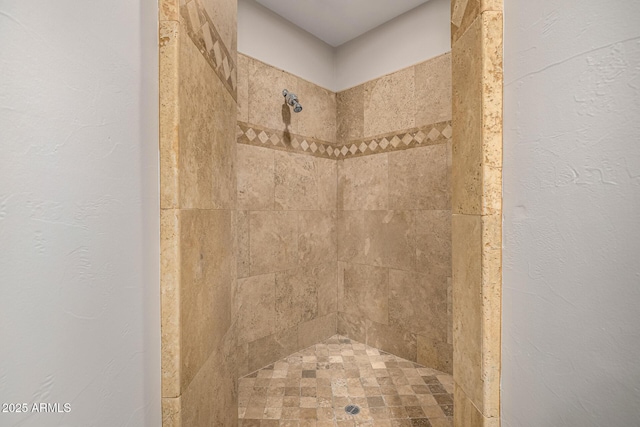 bathroom featuring a tile shower