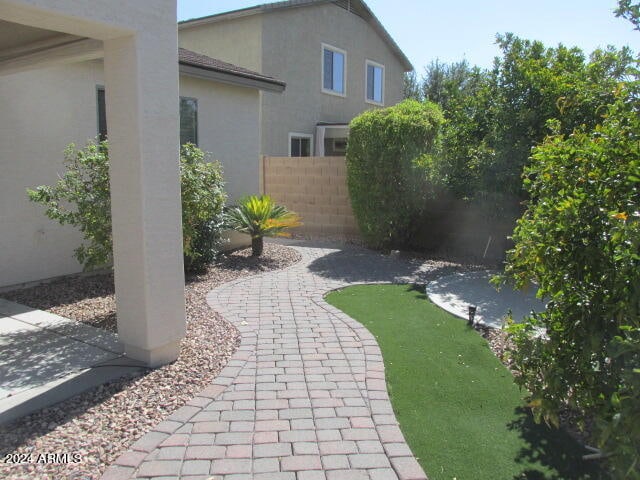 view of yard featuring a patio area