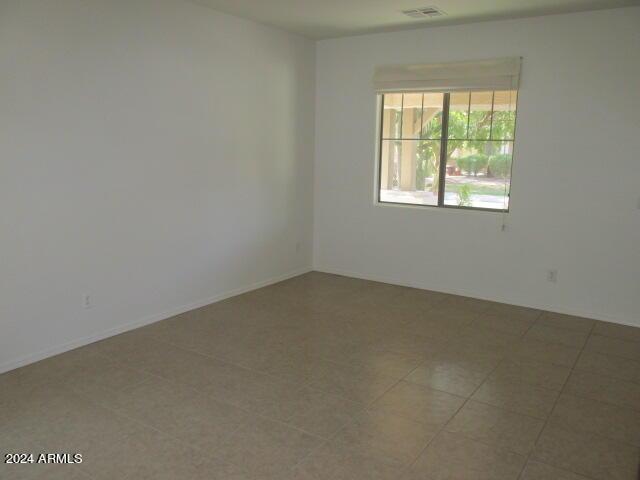 spare room featuring visible vents