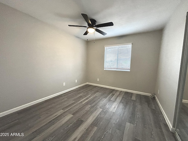 unfurnished room with dark wood-type flooring and ceiling fan