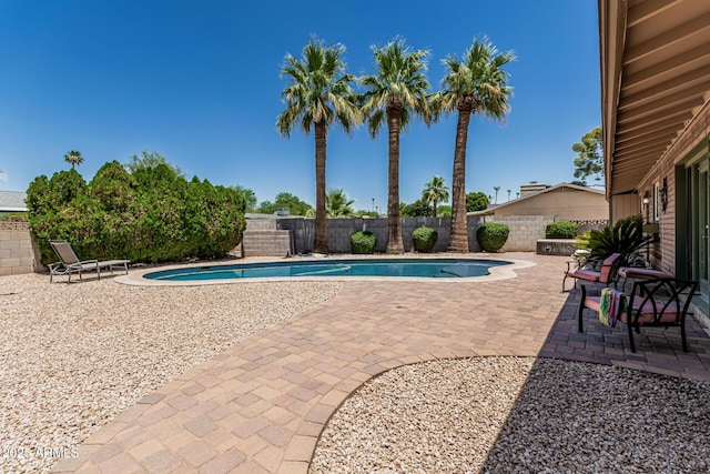 8620 E Sells Dr, Scottsdale, AZ 85251 - view of swimming pool featuring a patio and a fenced backyard