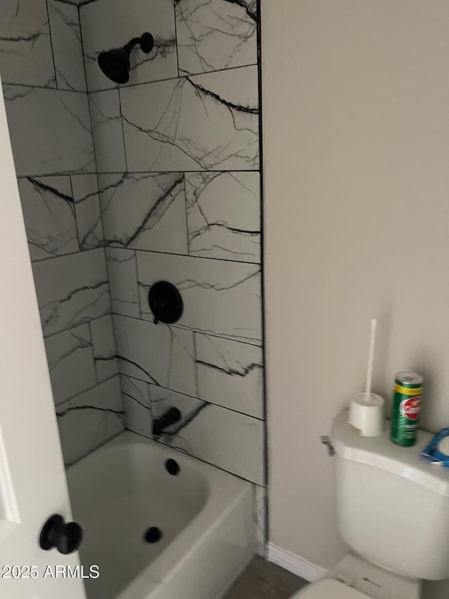 bathroom with tiled shower / bath combo