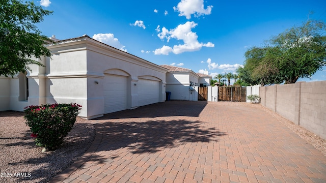 3126 E Fruitvale Ct, Gilbert, AZ 85297 - garage with decorative driveway and a gate