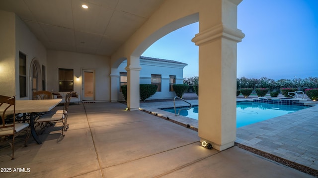 3126 E Fruitvale Ct, Gilbert, AZ 85297 - view of patio featuring a pool with connected hot tub and outdoor dining area