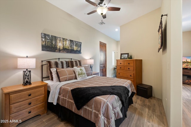 bedroom with ceiling fan