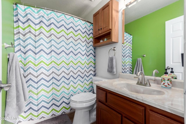 full bath featuring a shower with shower curtain, vanity, and toilet