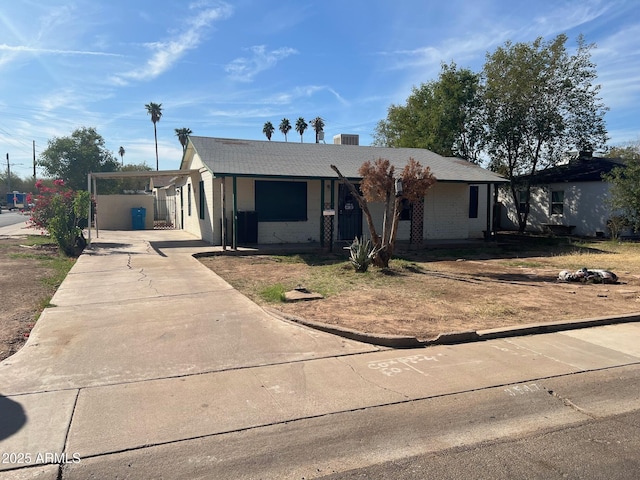 view of front of house featuring a carport