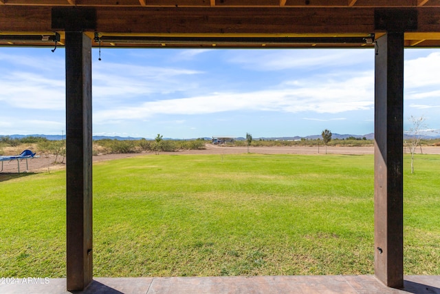 view of yard featuring a rural view