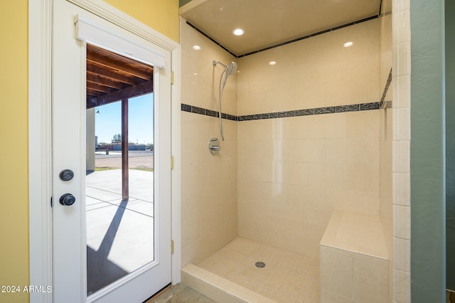 bathroom featuring a tile shower