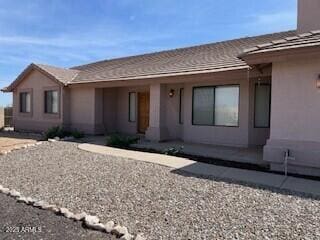 single story home featuring a porch and stucco siding