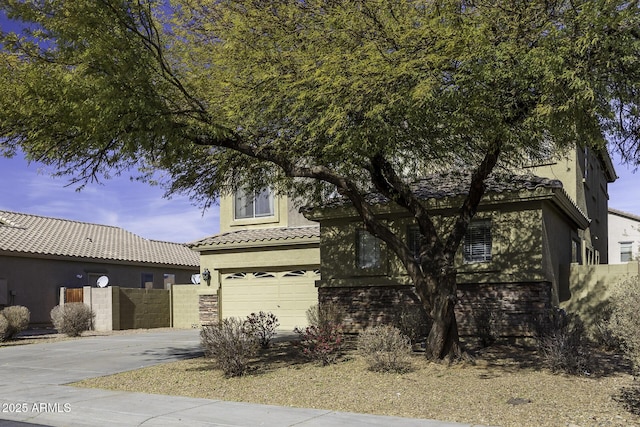 view of front facade featuring a garage