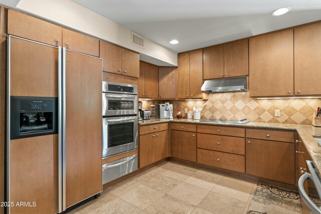 3033 E Claremont Ave, Phoenix, AZ 85016 - kitchen with visible vents, under cabinet range hood, a warming drawer, stainless steel appliances, and decorative backsplash