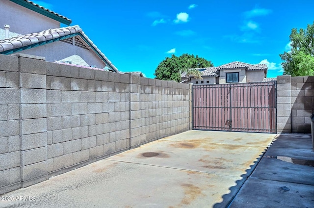 1623 E Runion Dr, Phoenix, AZ 85024 - view of patio with a gate