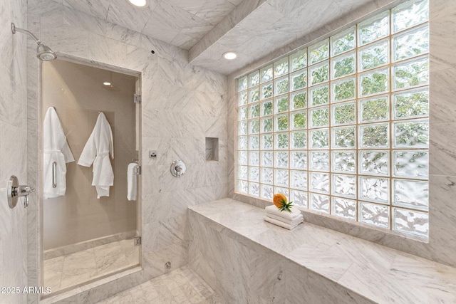 bathroom featuring a tile shower