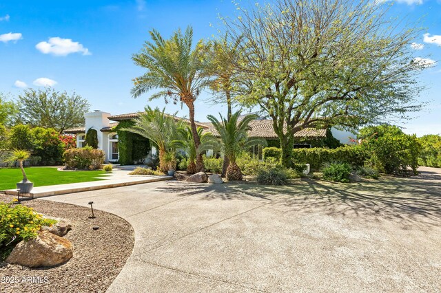 5740 N Casa Blanca Dr, Paradise Valley, AZ 85253 - view of front of house featuring a tile roof, a front lawn, and stucco siding