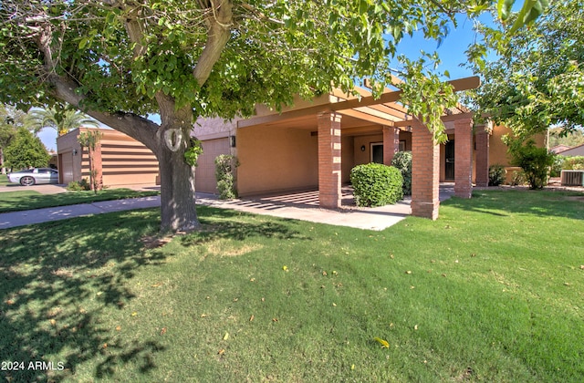 view of front facade featuring a garage and a front yard