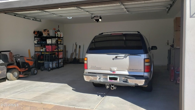 2060 E Quartz St, Mesa, AZ 85213 - garage featuring a garage door opener