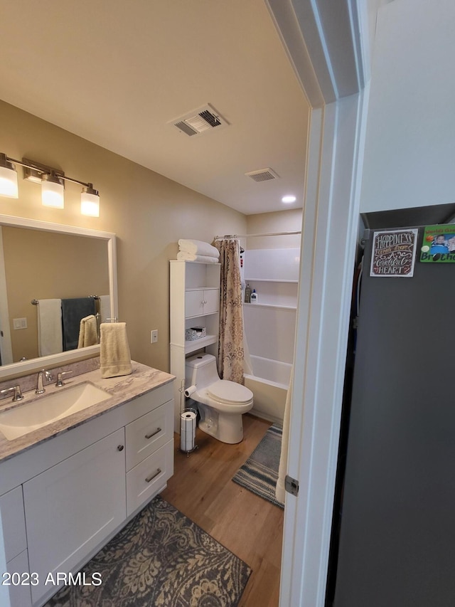2060 E Quartz St, Mesa, AZ 85213 - full bath with wood finished floors, vanity, toilet, and shower / bath combo with shower curtain