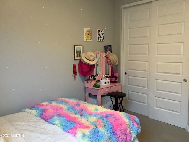 bedroom featuring a closet