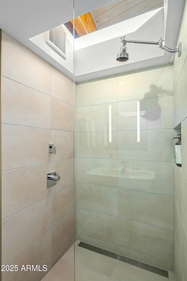 bathroom with a tile shower