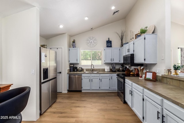 19230 N 5th St, Phoenix, AZ 85024 - kitchen with stainless steel appliances, lofted ceiling, light wood-style flooring, and recessed lighting