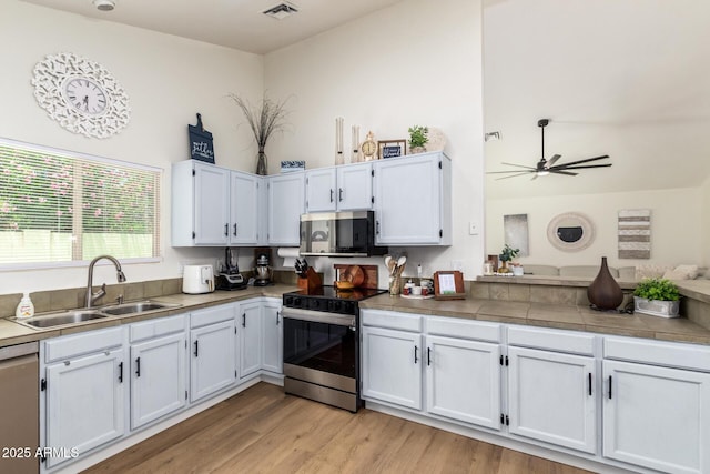 19230 N 5th St, Phoenix, AZ 85024 - kitchen featuring appliances with stainless steel finishes, a ceiling fan, white cabinetry, and light wood-style flooring