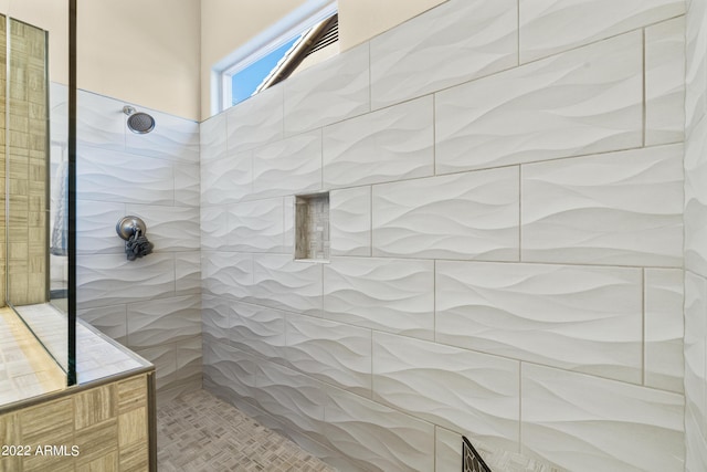 bathroom featuring a tile shower