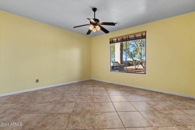 empty room with ceiling fan