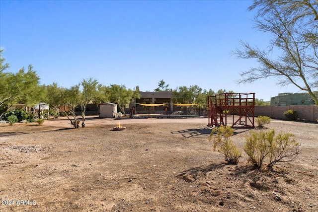 view of yard with a storage unit