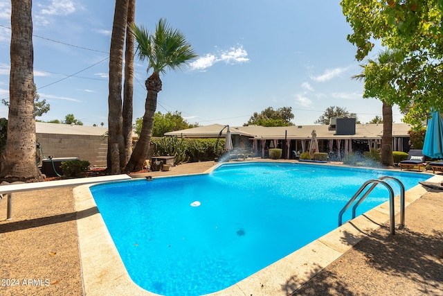 view of pool with pool water feature