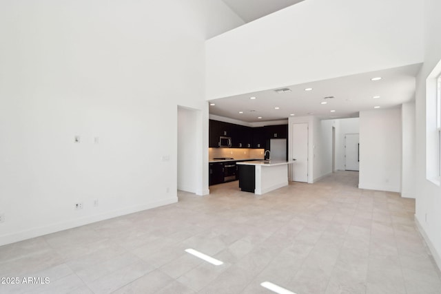 10253 E Ursula Ave, Mesa, AZ 85212 - unfurnished living room featuring recessed lighting, baseboards, light tile patterned flooring, and a sink