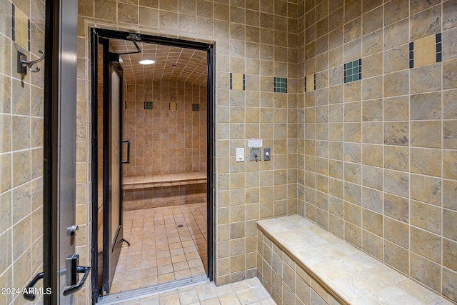 bathroom featuring tile walls