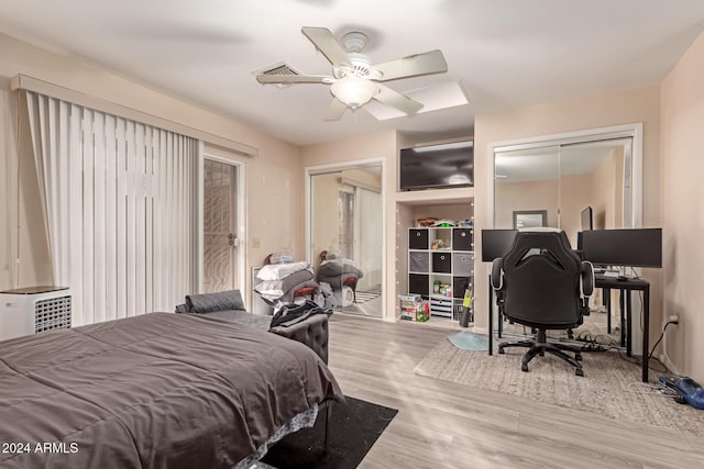 bedroom featuring ceiling fan, light wood-type flooring, and a closet