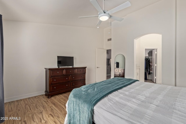 821 E Chicago St, Chandler, AZ 85225 - bedroom with visible vents, arched walkways, light wood-type flooring, baseboards, and a spacious closet