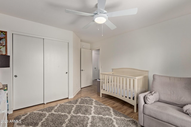 821 E Chicago St, Chandler, AZ 85225 - bedroom featuring a nursery area, a ceiling fan, a closet, and wood finished floors