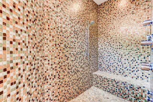 bathroom featuring tiled shower