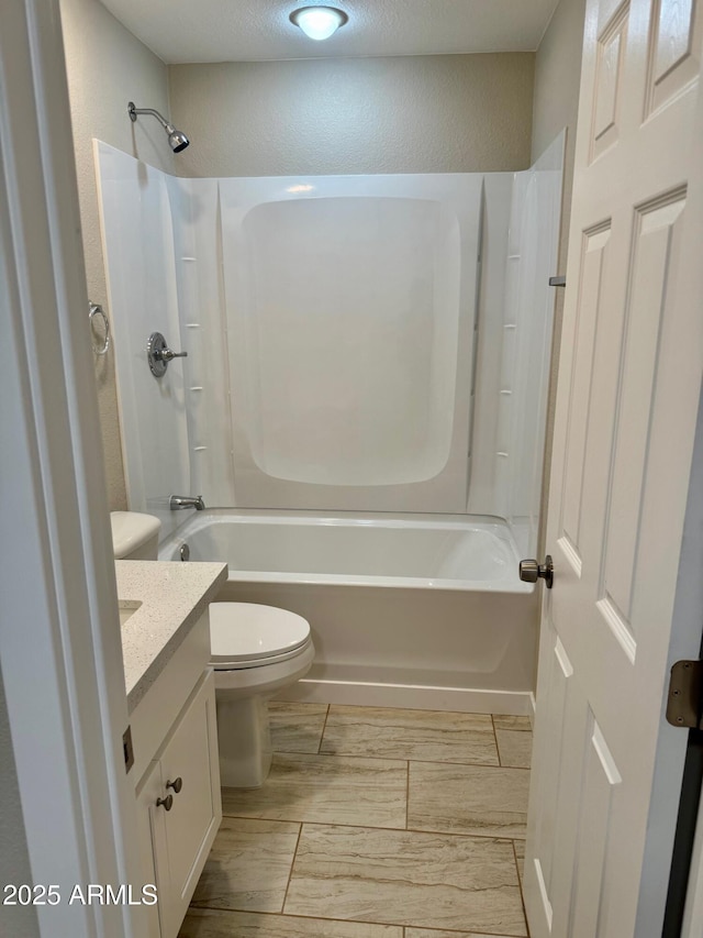 6810 N 35th Ave Unit H, Phoenix, AZ 85017 - bathroom featuring vanity, toilet, washtub / shower combination, a textured wall, and wood finished floors