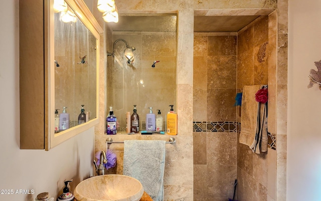 bathroom featuring a tile shower